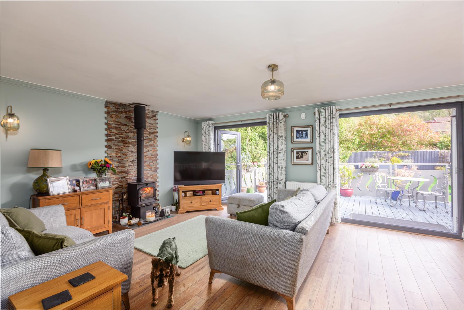 Commercial Road, Pontardawe, Swansea, SA8 4SL